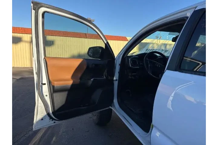 $28816 : Toyota Tacoma 2017 4x4 TRD P image 4