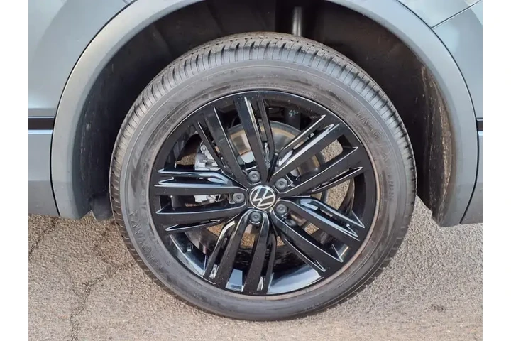 $18286 : Volkswagen Tiguan 2022 SE R- image 9