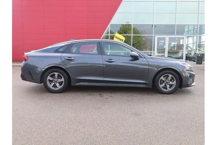 $15877 : Kia K5 2022 LXS 4dr Sedan image 10