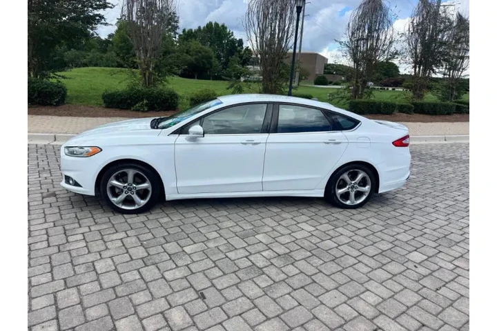 $5500 : 2013 Fusion SE image 8