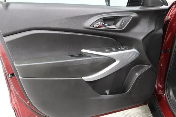 $23923 : Chevrolet Trax 2025 RS 4dr C image 6