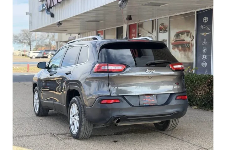 $11900 : 2017 Cherokee Latitude image 7