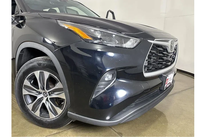 $38140 : Gold Certified2023 Highlander image 9