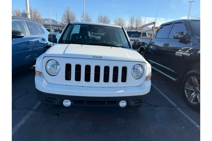 $12064 : Jeep Patriot 2016 4x4 Latitu image 4