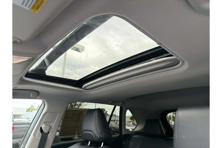$34470 : Toyota RAV4 2023 XLE Premium image 10