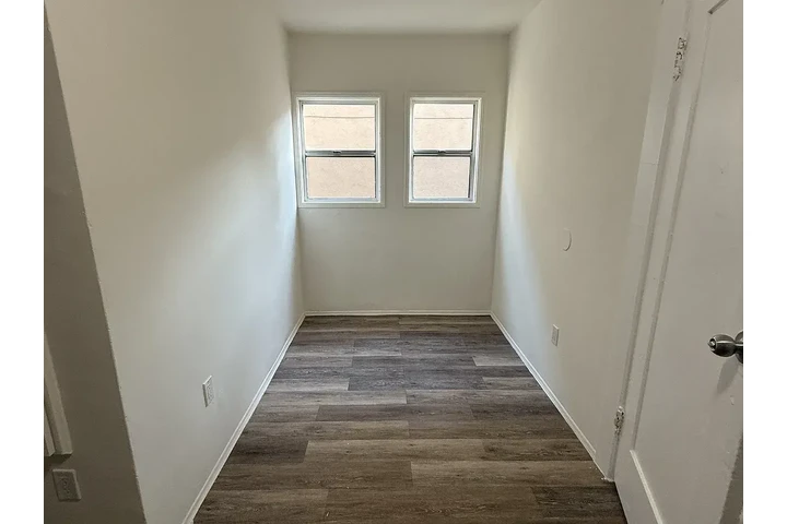 $1250 : One  Family Home image 6