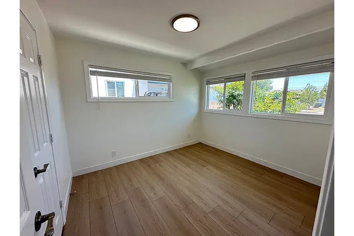 $1000 : Move in ready home image 2