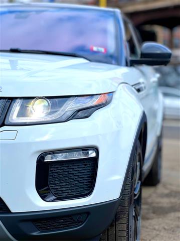 2019 Land Rover Range Rover E image 2