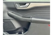 $17278 : Ford Escape 2021 SE 4dr SUV thumbnail