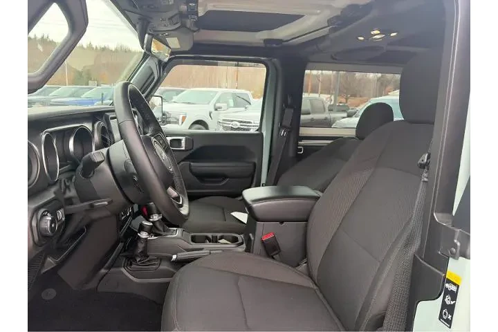 $31995 : Jeep Wrangler 2023 4x4 Sport image 8