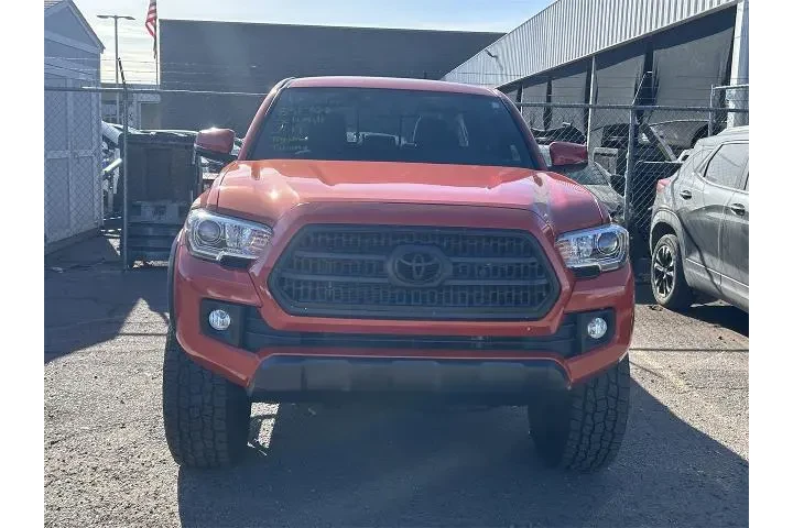 $26997 : Toyota Tacoma 2017 4x2 TRD O image 2