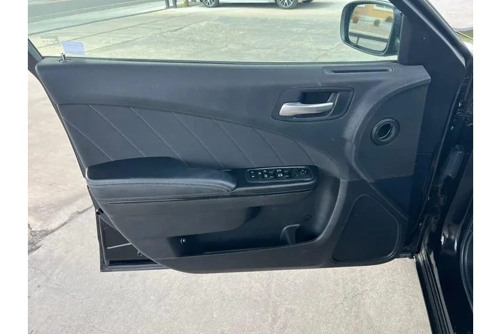 2019 Charger SXT image 10