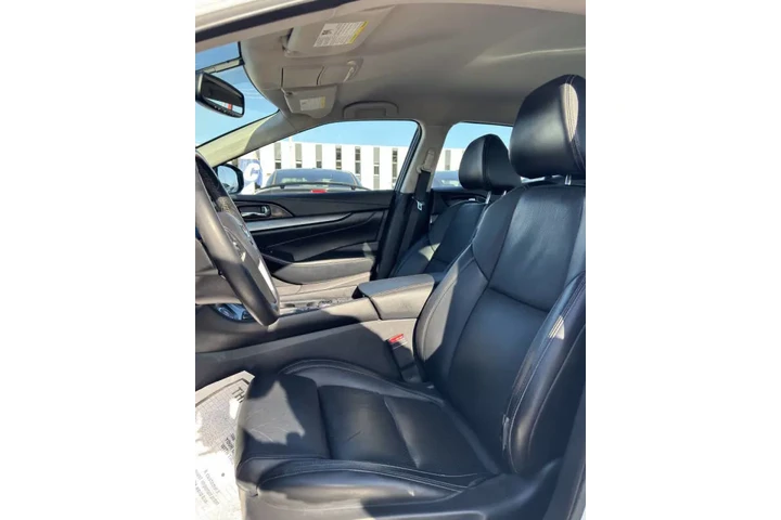 $13750 : 2016 Maxima 3.5 SV image 7