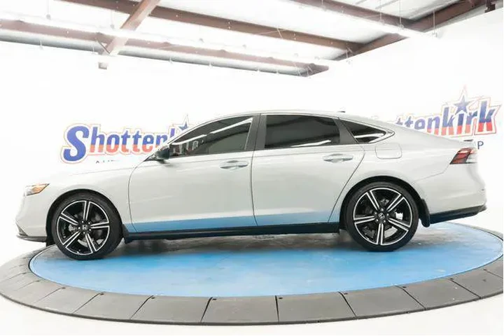 $31816 : Honda Accord Hybrid 2025 Spo image 5