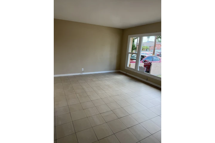 $2450 : Casa en Paramount  2Recamaras image 10