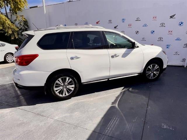 $12995 : Used 2018 Pathfinder FWD SV f image 2