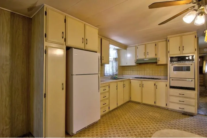 $1050 : El encanto de Azusa refrescado image 6