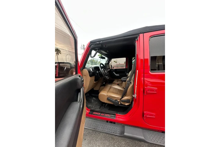$12900 : Jeep Wrangler Unlimited Sahara image 7