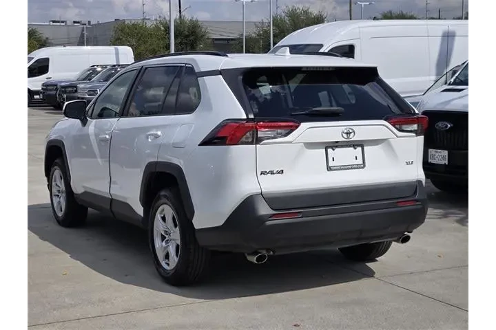 $23808 : Toyota RAV4 2021 XLE 4dr SUV image 5