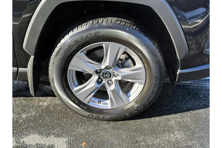 $29999 : Toyota RAV4 2024 AWD XLE 4dr image 6