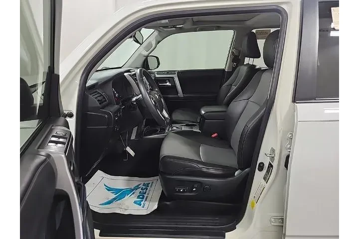 $31430 : Toyota 4Runner 2022 4x2 SR5 image 3