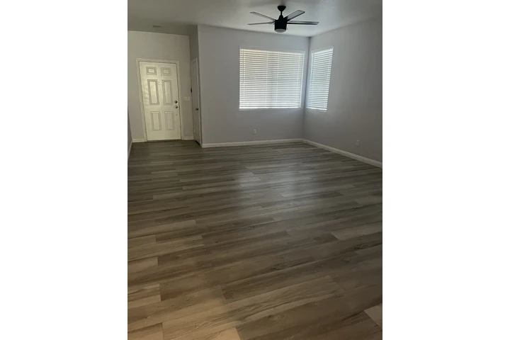 $1900 : se renta casa image 3