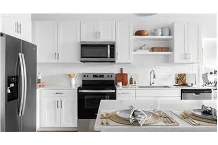 $2018 : Rental property with 2 bedro image 3