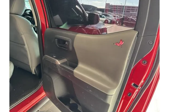 $29743 : Toyota Tacoma 2023 4x2 TRD S image 8