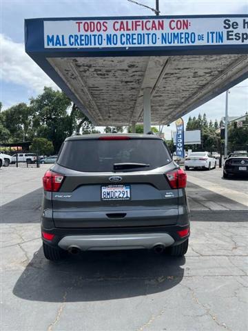 2019 Escape SEL image 4