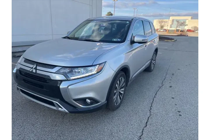 $15998 : Mitsubishi Outlander 2019 AW image 3