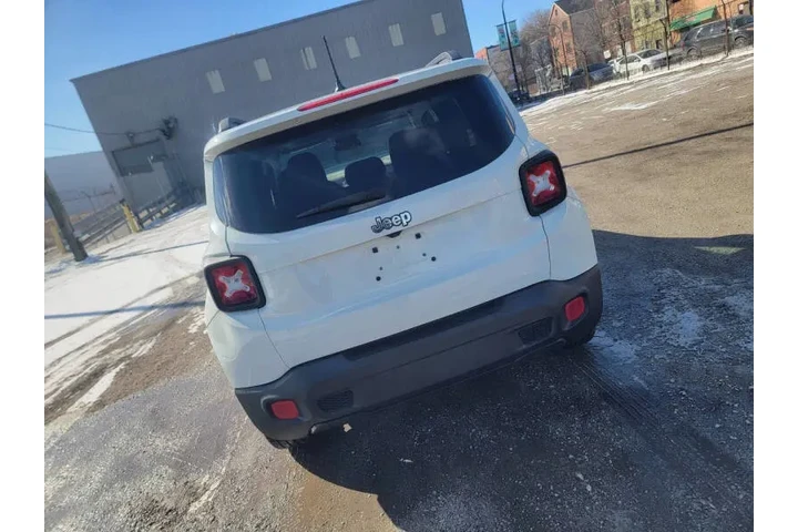 $8499 : 2016 Renegade Latitude image 6