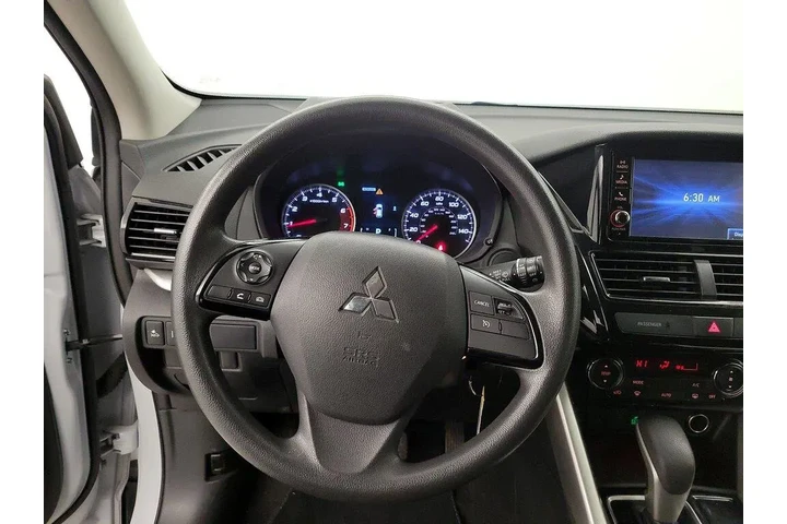 $18998 : Mitsubishi Eclipse Cross 202 image 10