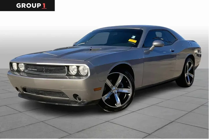 $11586 : Dodge Challenger 2014 SXT 2d image 1
