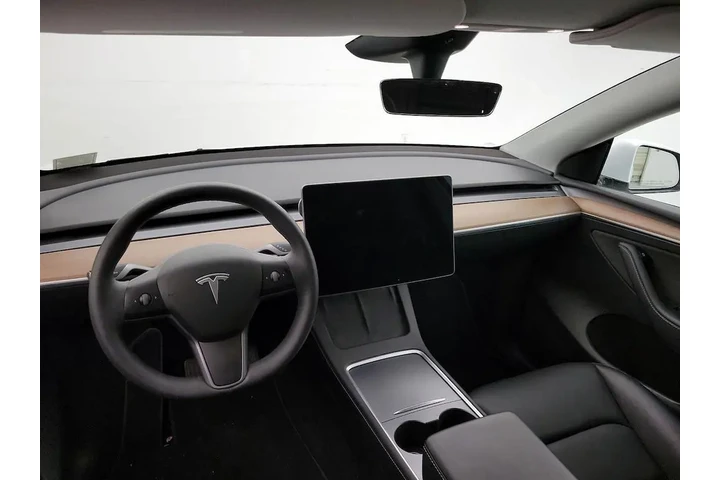 $37998 : Tesla Model Y 2024 AWD Long image 9