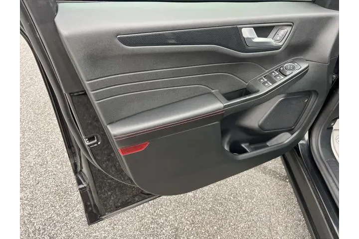 $27097 : Ford Escape 2025 ST-Line 4dr image 10