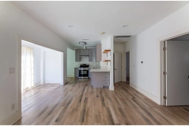 $2750 : modern amenities image 3