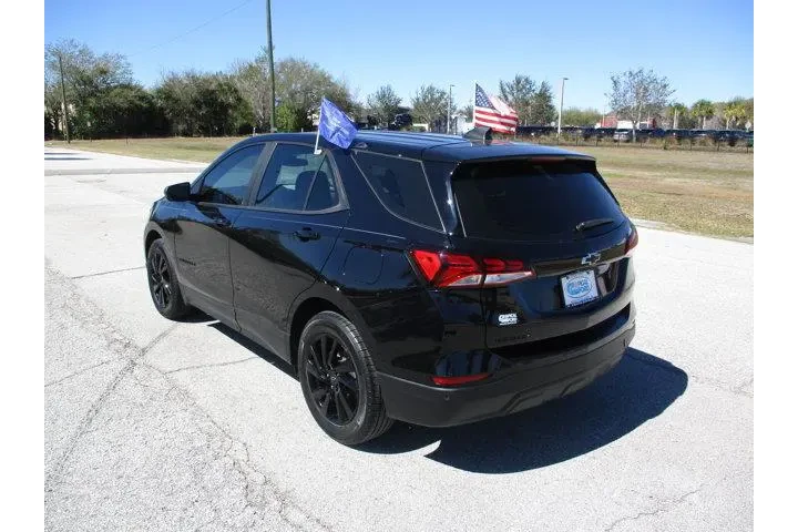 $18695 : Chevrolet Equinox 2023 LS 4d image 5