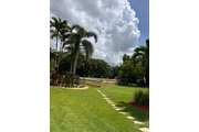 M Kairos Lawn service Inc en Fort Lauderdale