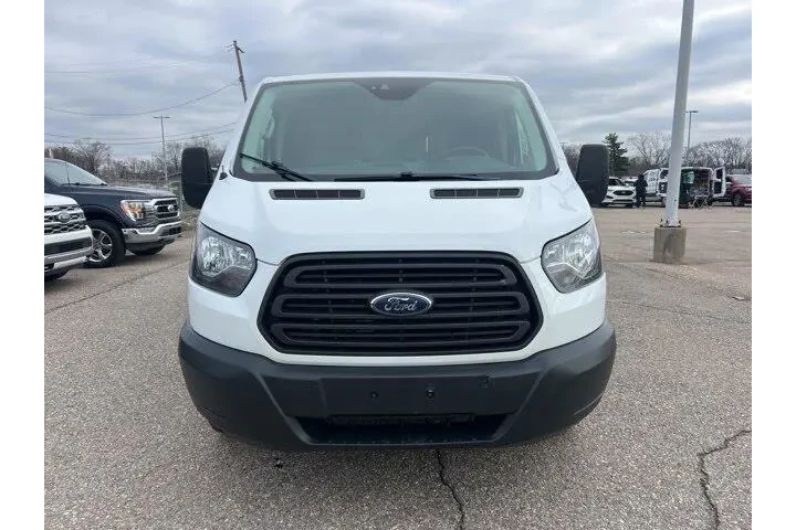 $17304 : Ford Transit 2018 250 3dr SW image 2