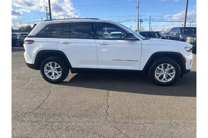 $30890 : Jeep Grand Cherokee 2023 4x4 image 6