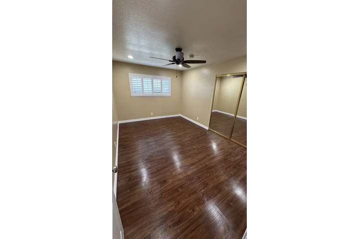 $1000 : Cuarto de renta image 2