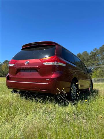 $8900 : 2011 TOYOTA SIENNA image 4