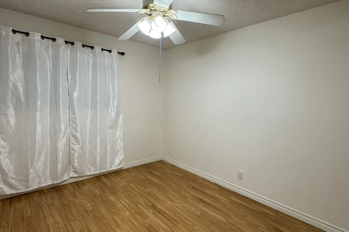 $750 : Cuarto en Reseda.San fernando image 2