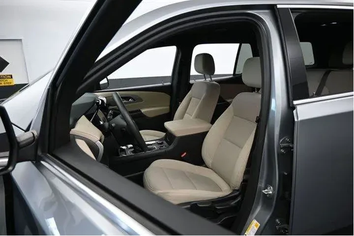 $22139 : Chevrolet Traverse 2023 LS 4 image 10