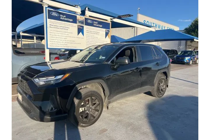 $27498 : Toyota RAV4 2024 LE 4dr SUV image 2