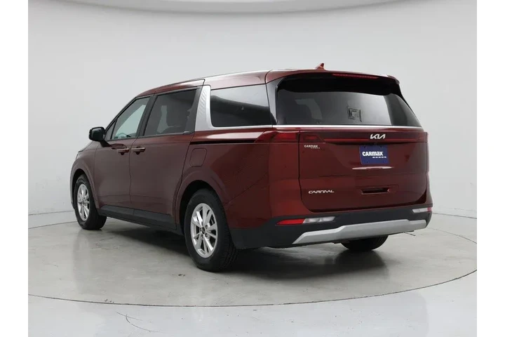 $29998 : Kia Carnival 2024 LX 4dr Min image 2