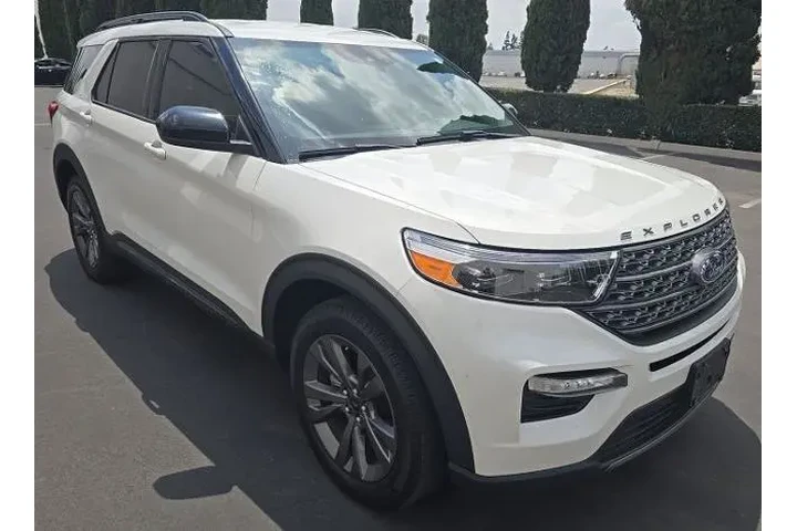 $32800 : Ford Explorer 2023 AWD XLT 4 image 5