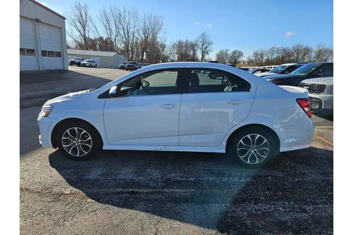 $8000 : Chevrolet Sonic 2017 LT Auto image 8