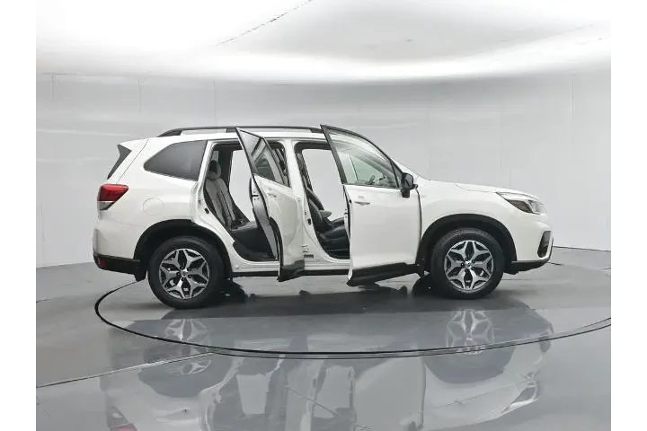 $25585 : Subaru Forester 2020 AWD Pre image 5