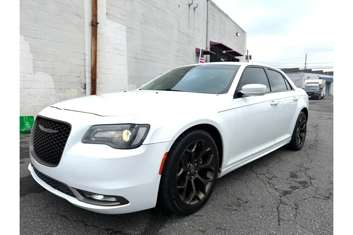 $17888 : 2019 300 300S RWD image 5